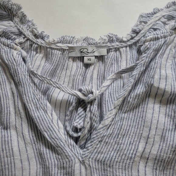 Lot Bundle of 3 Rails Items: Lara Floral Skirt, Beaux Striped Top, Raven Top - Picture 14 of 16